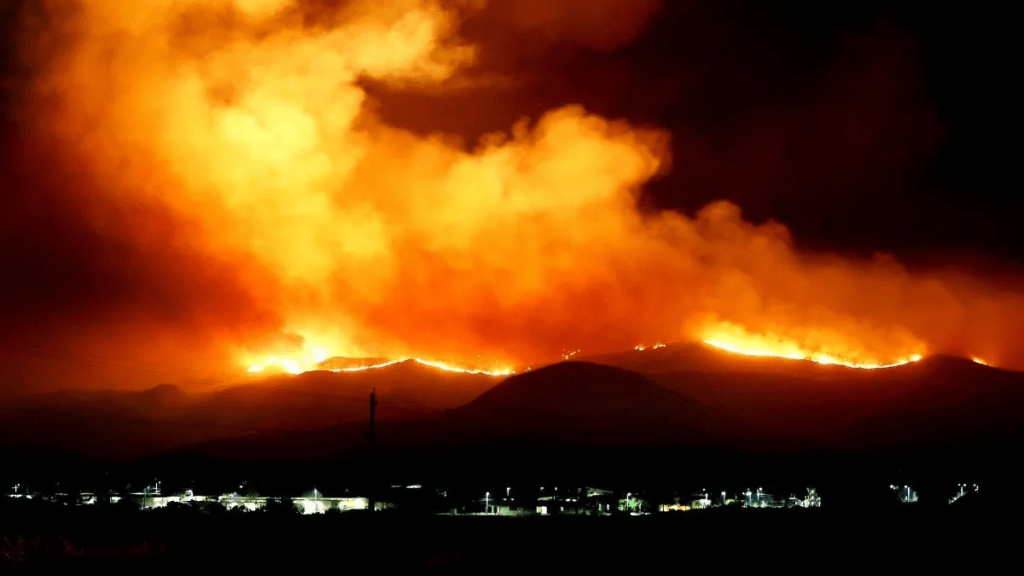 Siguen los incendios forestales en la zona este de Tijuana