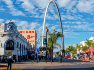 Realizan limpieza en las calles de Tijuana