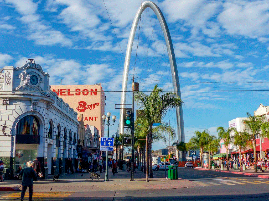 Realizan limpieza en las calles de Tijuana