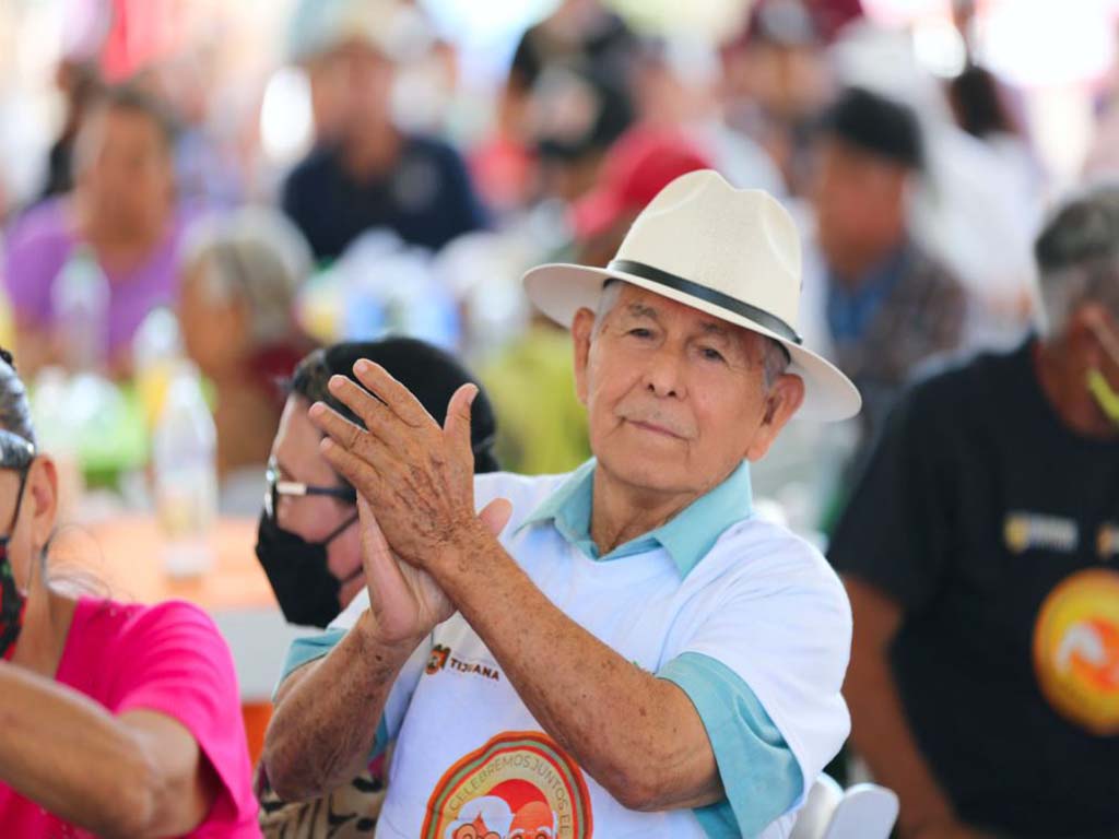 Festeja alcaldesa a más de mil abuelas y abuelos de Tijuana