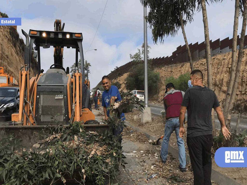 Limpian la avenida Internacional con la jornada “Un día por Tijuana”