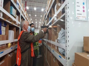 Recorre secretario Kurt Honold Centro de envío de Amazon en Tijuana