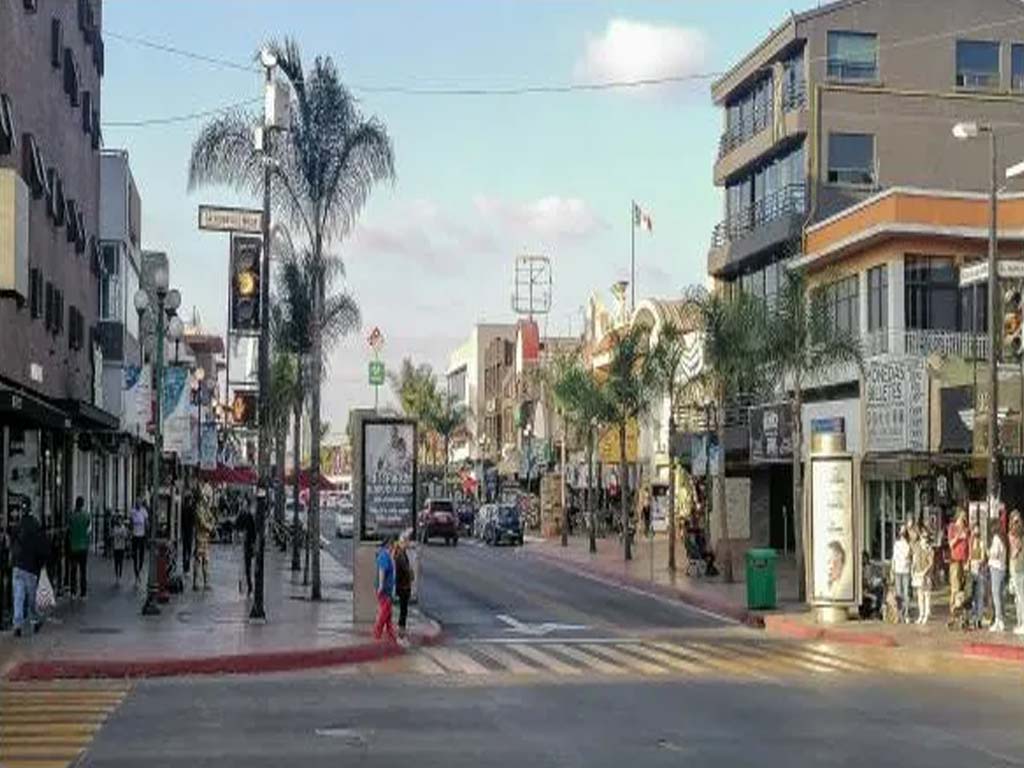 Anuncian operativo por Halloween en avenida Revolución de Tijuana