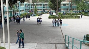 Maestros de preparatoria en Tijuana realizan paro de labores ante falta de personal