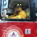 Personal de bomberos de Tecate durante un entrenamiento especializado en campo