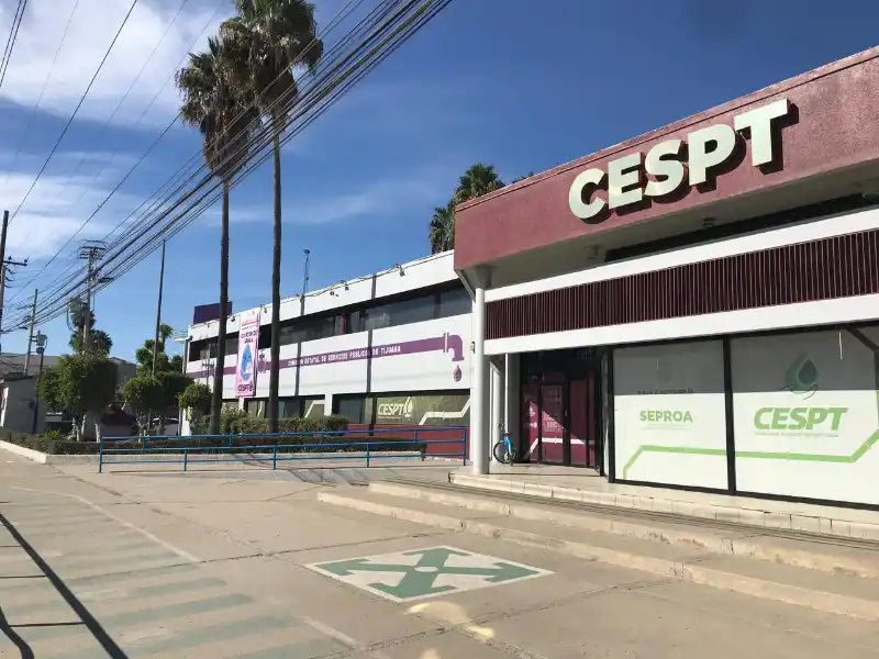 Personal de la CESPTE atendiendo a ciudadanos durante la Jornada Hidrosocial en Tecate