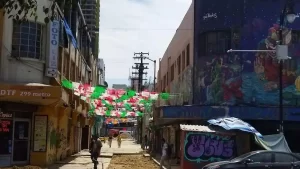 Murales artísticos recién pintados en el Callejón del Travieso en la Zona Centro de Tijuana