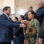 Entrega de cámaras corporales a elementos de la policía municipal de Tijuana