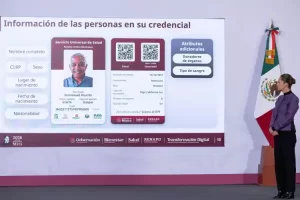 Personal médico atendiendo a pacientes en una unidad de salud pública en México
