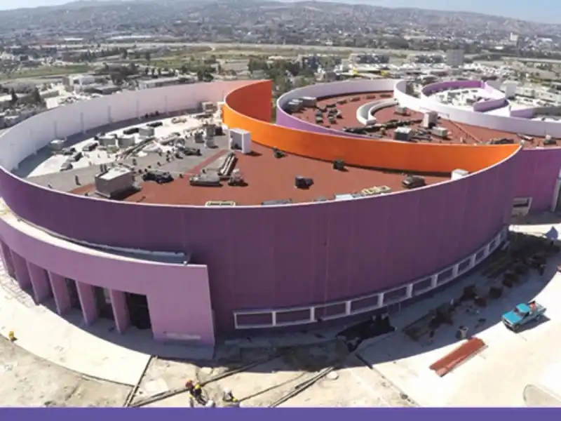 La senadora Julieta Ramírez durante su recorrido en el CRIT Baja California