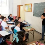 Personal docente y administrativo en una escuela pública de Tijuana