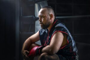 Peleadores durante una sesión de pesaje de boxeo en Tecate