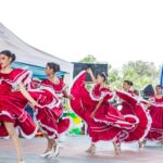 Bailarines practicando en el evento del Día Internacional de la Danza en Mexicali