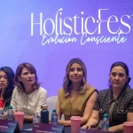 Participantes y especialistas reunidos en el Holistic Fest Tijuana 2026