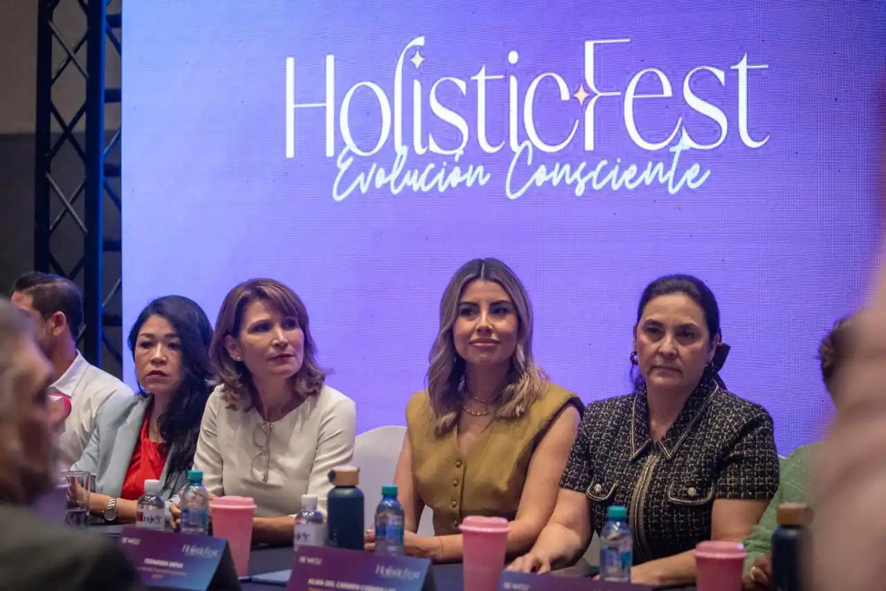 Participantes y especialistas reunidos en el Holistic Fest Tijuana 2026