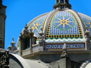 Roxana Velásquez, directora ejecutiva del San Diego Museum of Art, en las instalaciones del museo.