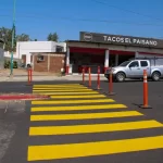 Trabajos de pintura en cruces peatonales para mejorar la seguridad vial en Tecate