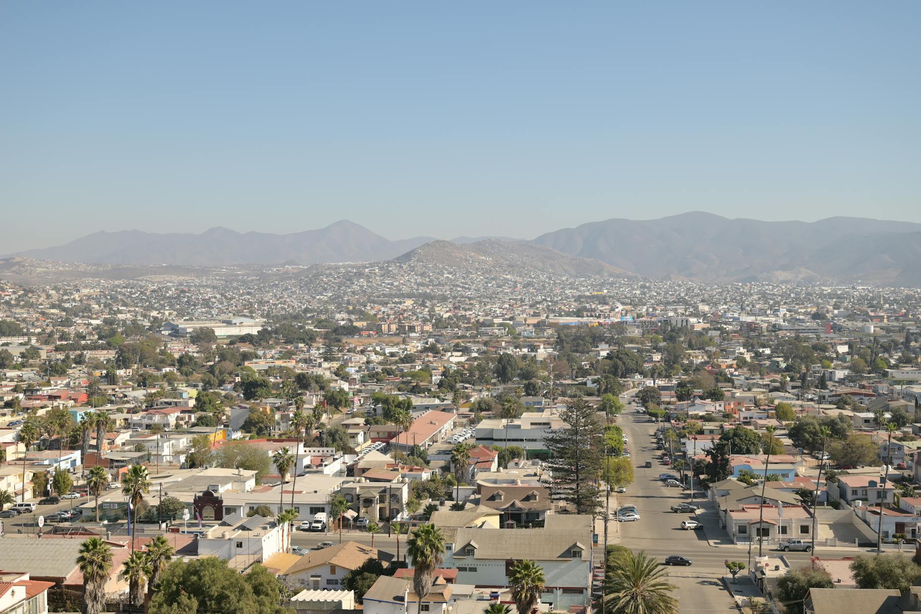 Vista panorámica de la ciudad de Tijuana bajo un cielo despejado