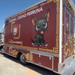 Personal veterinario atendiendo mascotas en las unidades móviles de esterilización gratuita en Tijuana