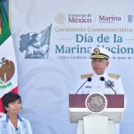 Autoridades militares y civiles durante la ceremonia del Día de la Marina Nacional Ensenada