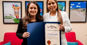 La alcaldesa Claudia Agatón durante su gira de trabajo en Los Ángeles para fortalecer la cooperación binacional.