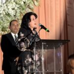 Carolina Aubanel recibiendo un reconocimiento por parte de la Fundación Tijuana Sin Hambre