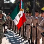 Jóvenes graduados del servicio militar nacional Tijuana durante la ceremonia de liberación