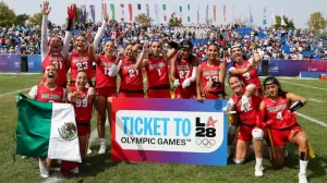 Jugadoras de la selección de México Femenil Flag Football celebrando su clasificación a LA28