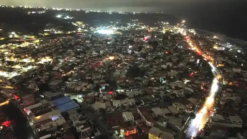 Vecinos de Playas de Tijuana protestan frente a las oficinas de la CFE por los apagones en Tijuana